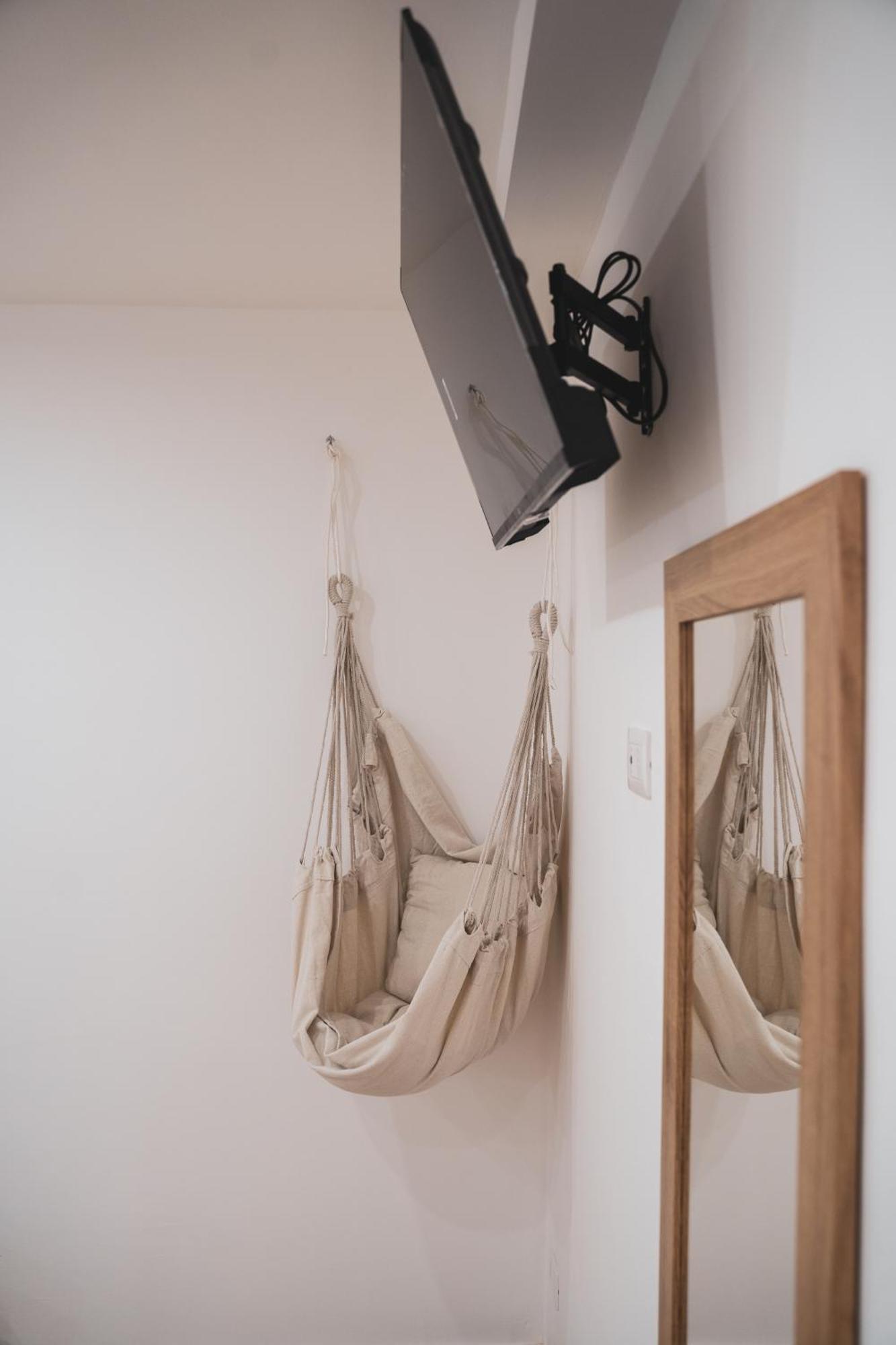 Bed & Breakfast Macrame